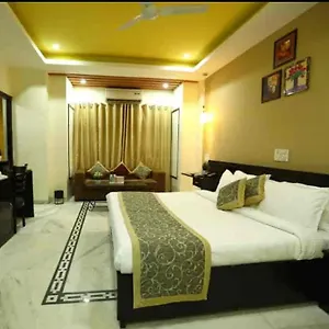 Hotel Rajwada & Club